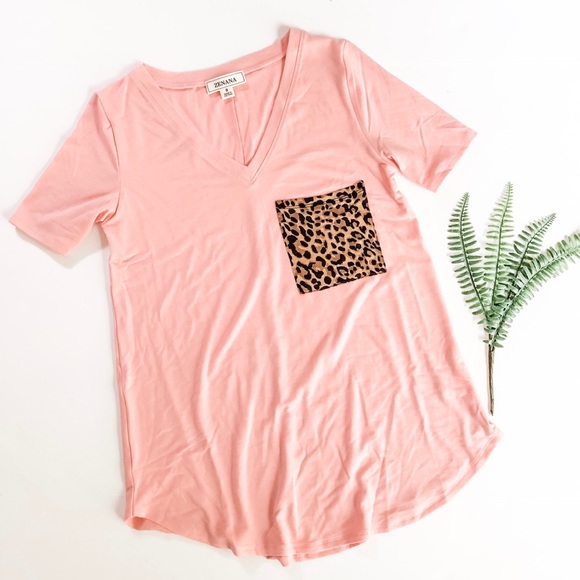 Zenana V Neck Tee Leopard Pocket - Picture 2 of 6